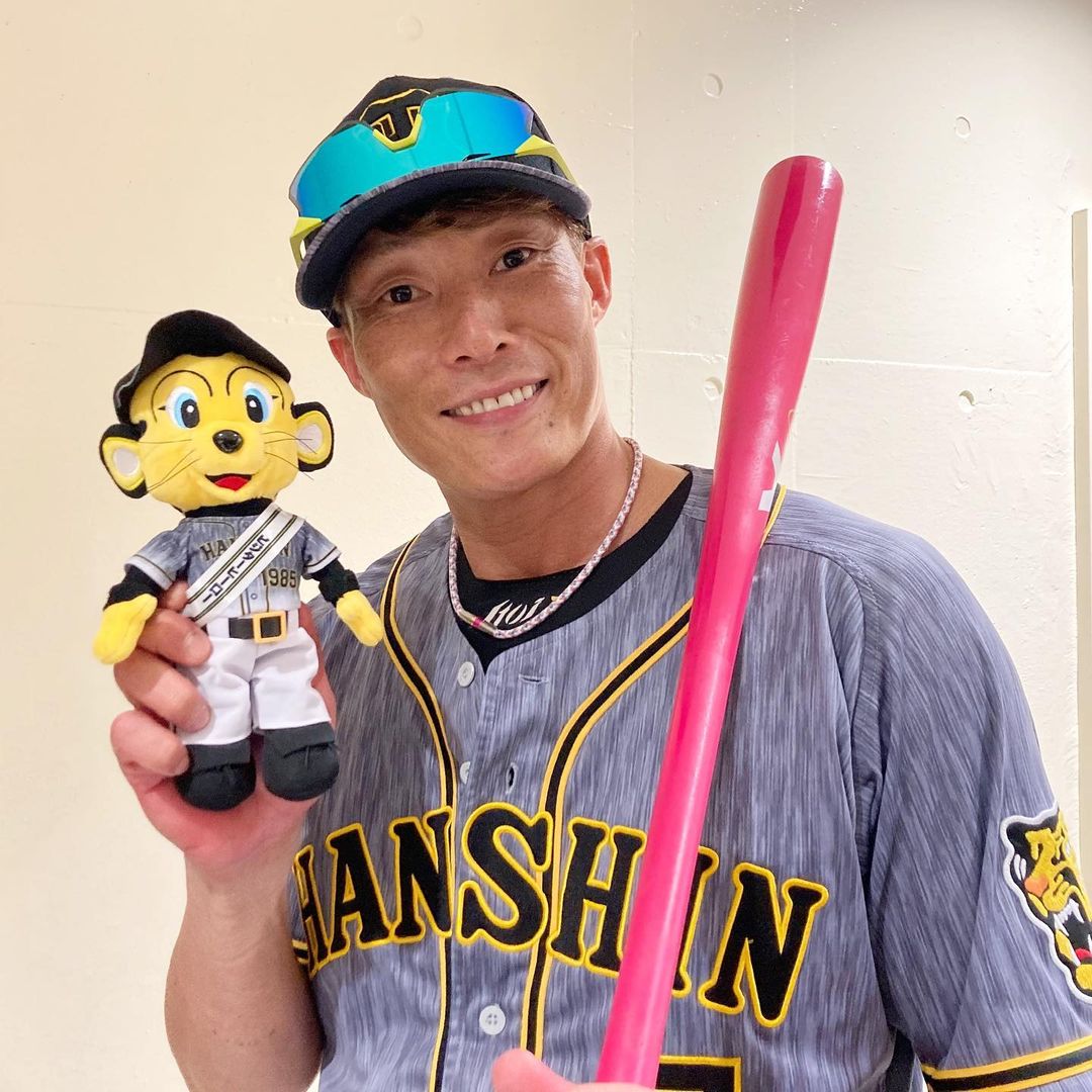 Hanshin Tigers 今日のヒーロー 見事な勝ち越しホームランを放った糸井選手です 糸井嘉男 選手 ナイスホームラン ナイスバッティング 今日のヒーロー Happymot Npb Hub