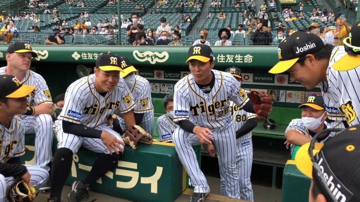 Hanshin Tigers 試合前の円陣 今日の声出しは北條選手です 北條史也 選手 今日の円陣 阪神タイガース 挑超頂 セパ交流戦 関西ダービー Npb Hub