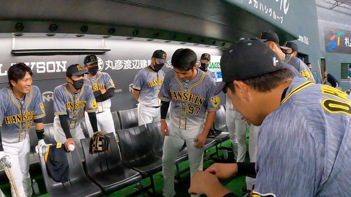 Hanshin Tigers 今日の円陣 声出しはプロ初スタメンの小野寺暖選手 今日の名言は 小野寺暖 選手 今日の円陣 今日の名言 阪神タイガース 挑超頂 セパ交流戦 Npb Hub