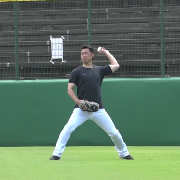 Yomiuri Giants ともに強く イケオジ 亀井善行 選手 かっこいい捕り方 からの かわいい投げ方 巨人 ジャイアンツ Giants 読売ジャイアンツ 野球 Npb Hub