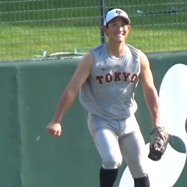 Yomiuri Giants ともに強く 蔵出し 小林誠司 選手 ボール拾い 欽ちゃん走り 手 かわいい 手かわいい くせ くせがすごい 巨人 Giants ジ Npb Hub