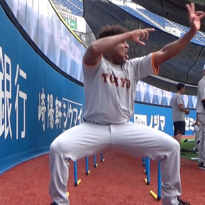 Yomiuri Giants ともに強く 高梨雄平 投手 デラロサ投手 トレーニング ハードル ジャンプ ハイヤー 巨人 Giants ジャイアンツ 読売ジャイアン Npb Hub