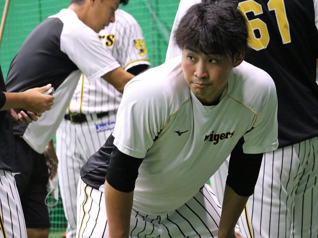 Hanshin Tigers 本日のウエスタン リーグ公式戦は天候不良のため中止となりましたが チームは室内で練習を行いました 佐藤蓮 選手 石井大智 選手 板山祐太郎 選手 Npb Hub