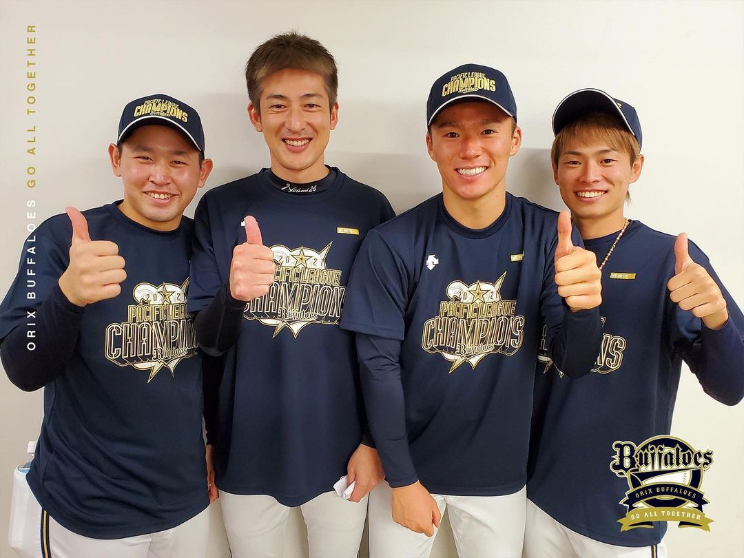 ORIX-Buffaloes: #みんな大好き能見さん #能見篤史 #山岡泰輔 #山本由伸 #宮城大弥 #全員で優勝 #25年分のありがとう ...